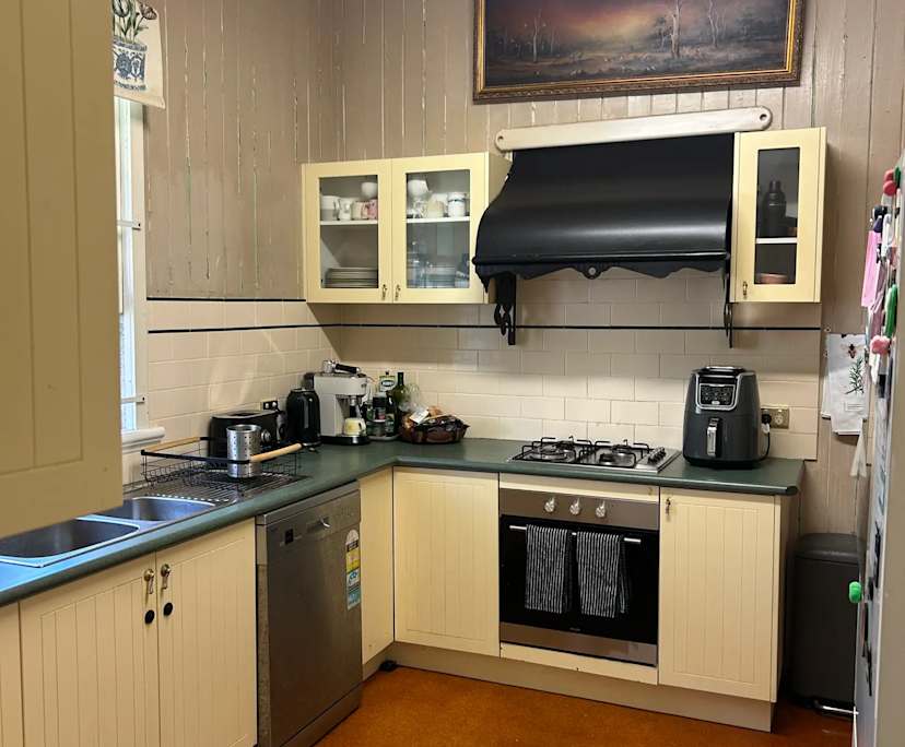 $300, Share-house, 3 bathrooms, Grange QLD 4051