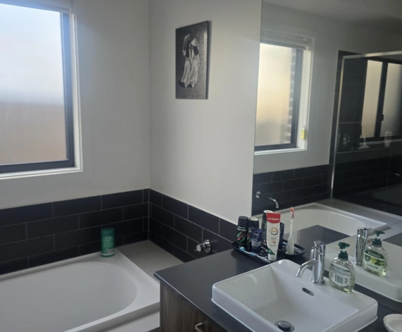 $300, Share-house, 4 bathrooms, Redland Bay QLD 4165