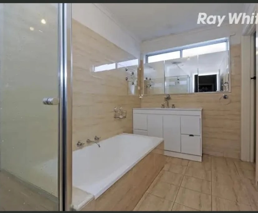 Whole Property for Rent in Kingsbury, Melbourne 2...