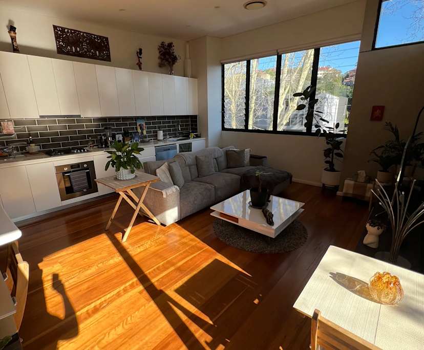 Furnished room in a flatshare