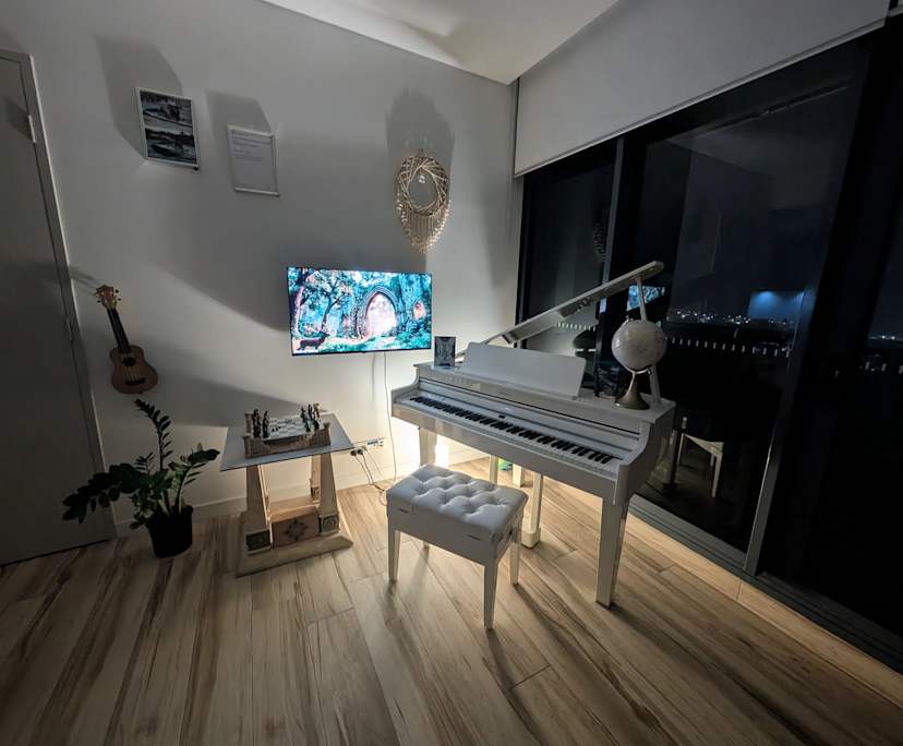 Furnished room with ensuite in a flatshare