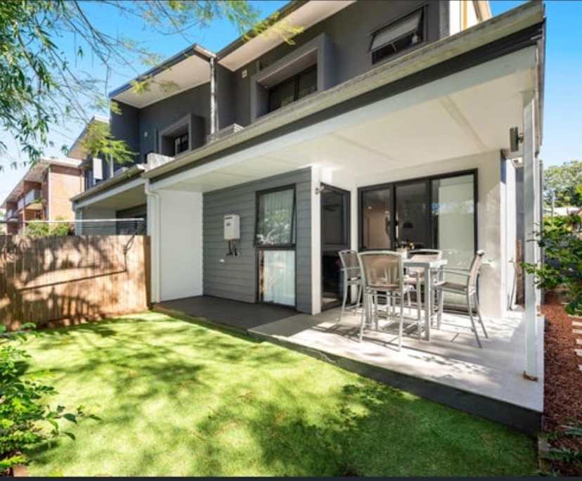 $400, Share-house, 3 bathrooms, Greenslopes QLD 4120