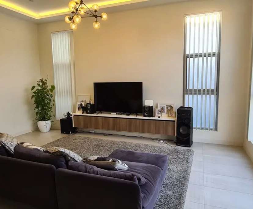 Furnished room with ensuite in a share house