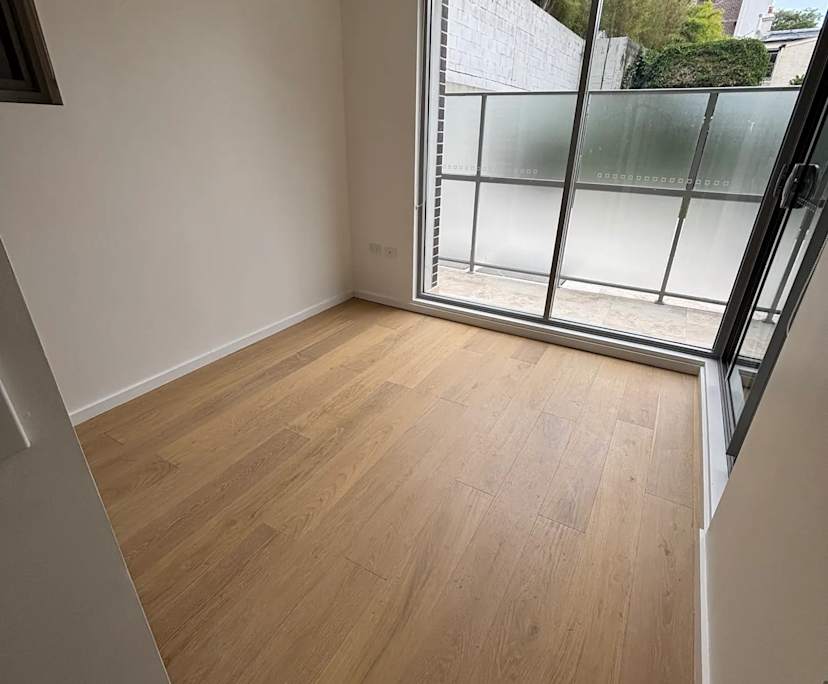 Unfurnished room with own bathroom