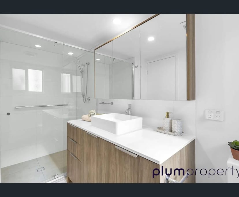 Unfurnished room with ensuite in a flatshare