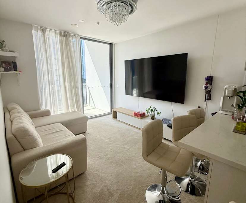 Furnished room in a flatshare