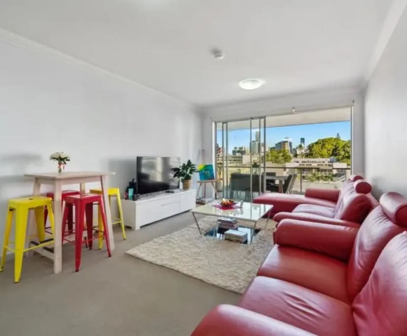 Furnished room with ensuite in a flatshare