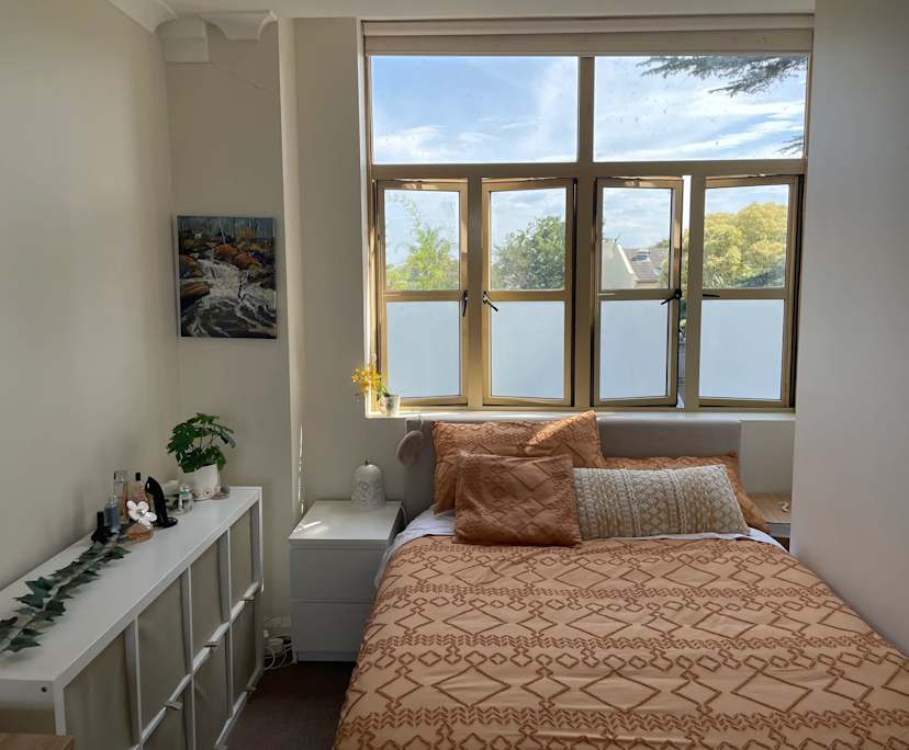 Furnished room in a flatshare