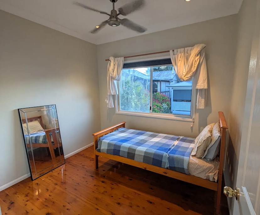 Room in a share house