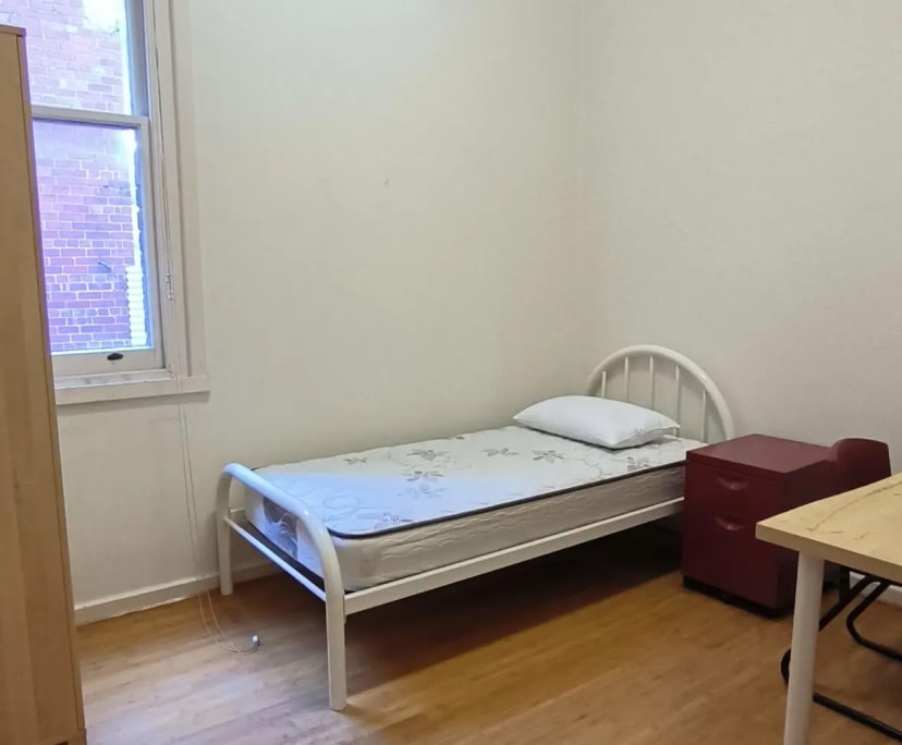 Furnished room in a flatshare