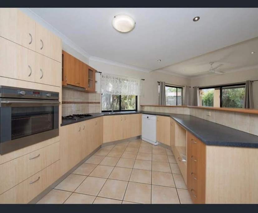 $215, Share-house, 4 bathrooms, Greenslopes QLD 4120