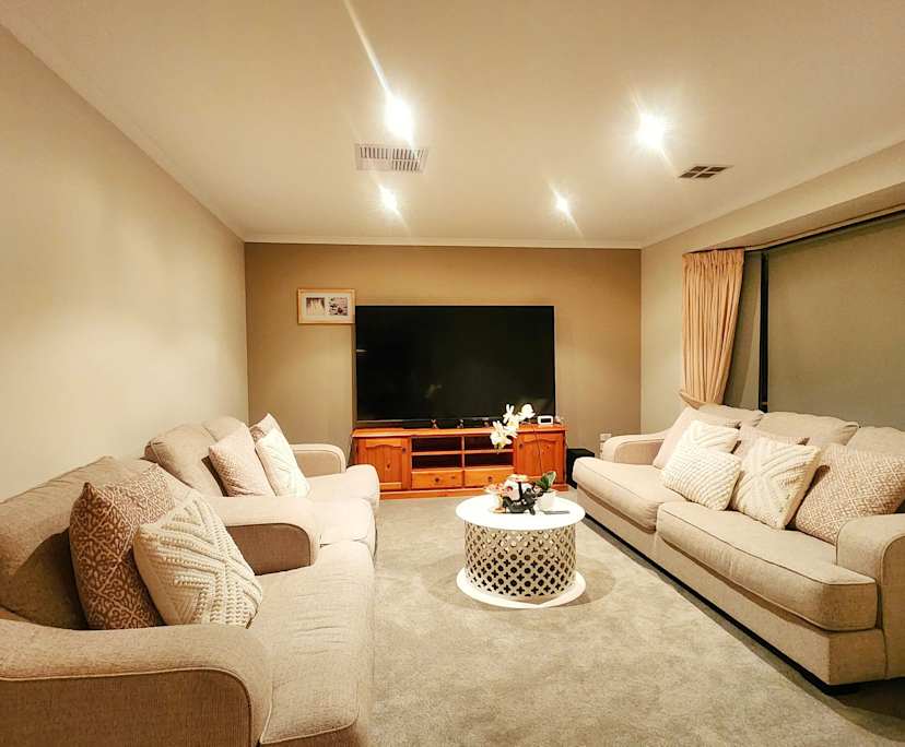 $350, Share-house, 5 bathrooms, Cranbourne North VIC 3977