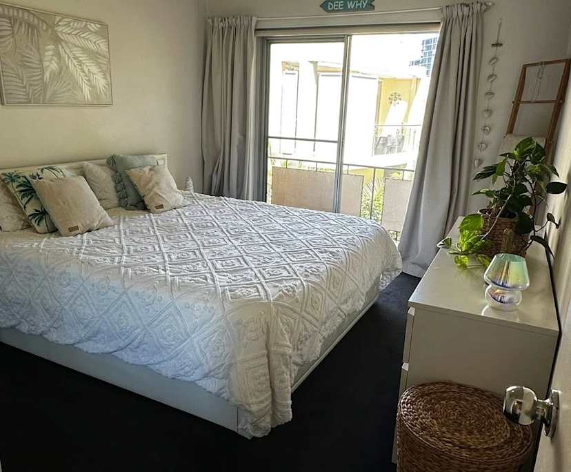 Furnished room in a flatshare