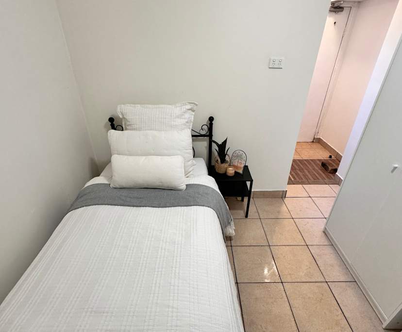 $380, Studio, 1 bathroom, Enmore NSW 2042