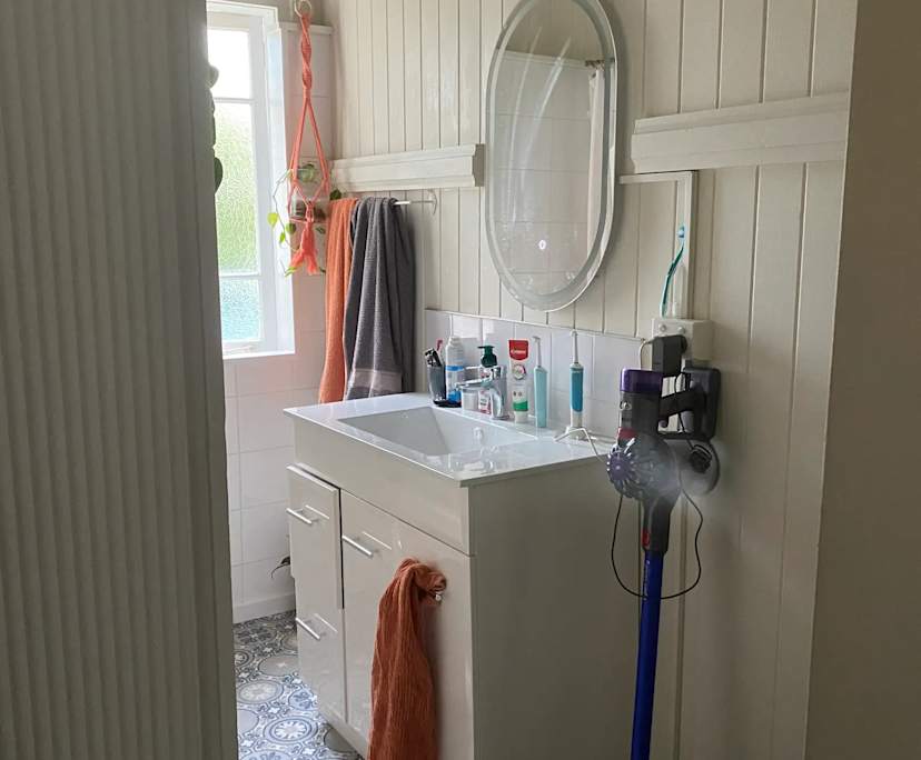 Room in a share house