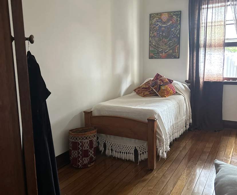 Furnished room in a flatshare