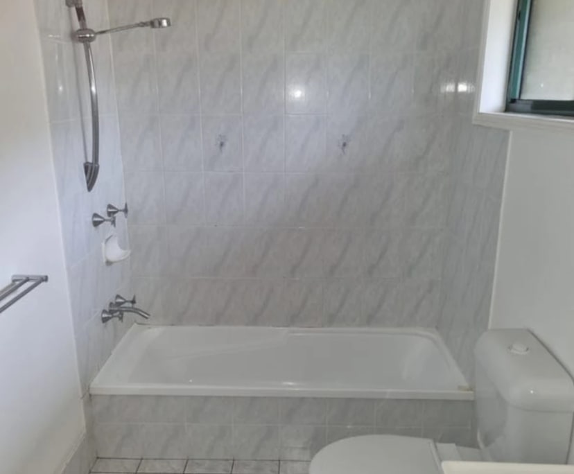 $325, Share-house, 3 bathrooms, Burleigh Heads QLD 4220