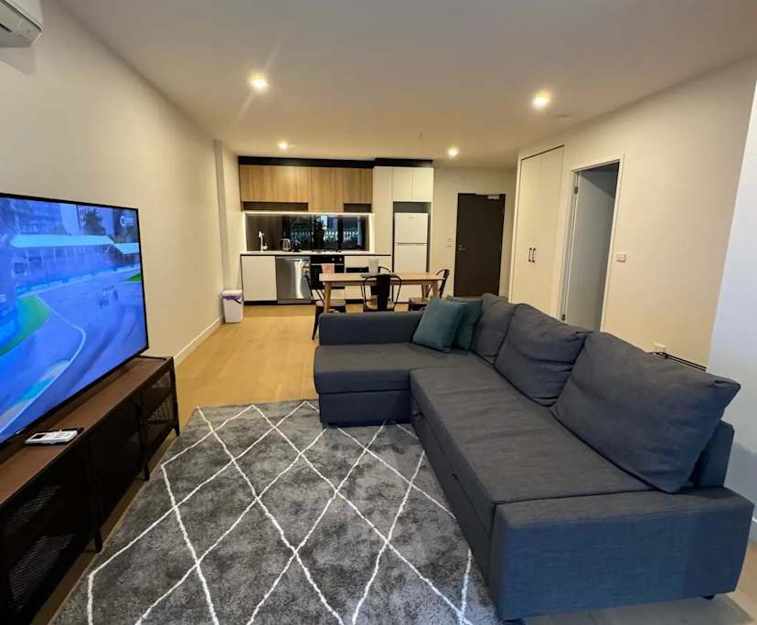 Furnished room with ensuite in a flatshare