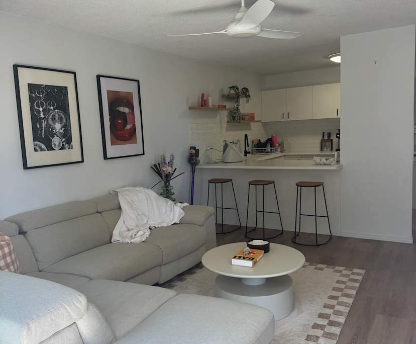 Unfurnished room in a flatshare
