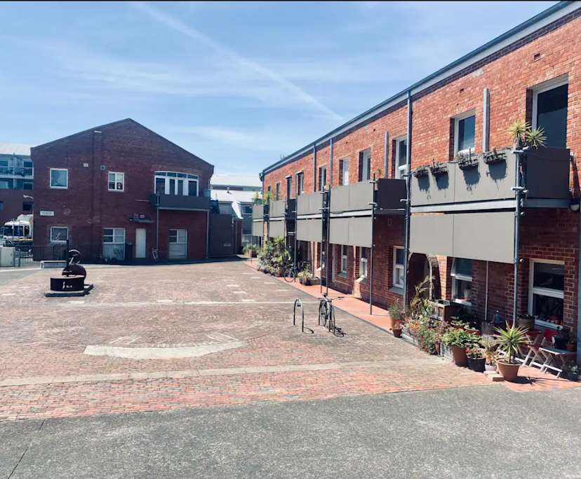 $650, 1-bed, 1 bathroom, Brunswick VIC 3056