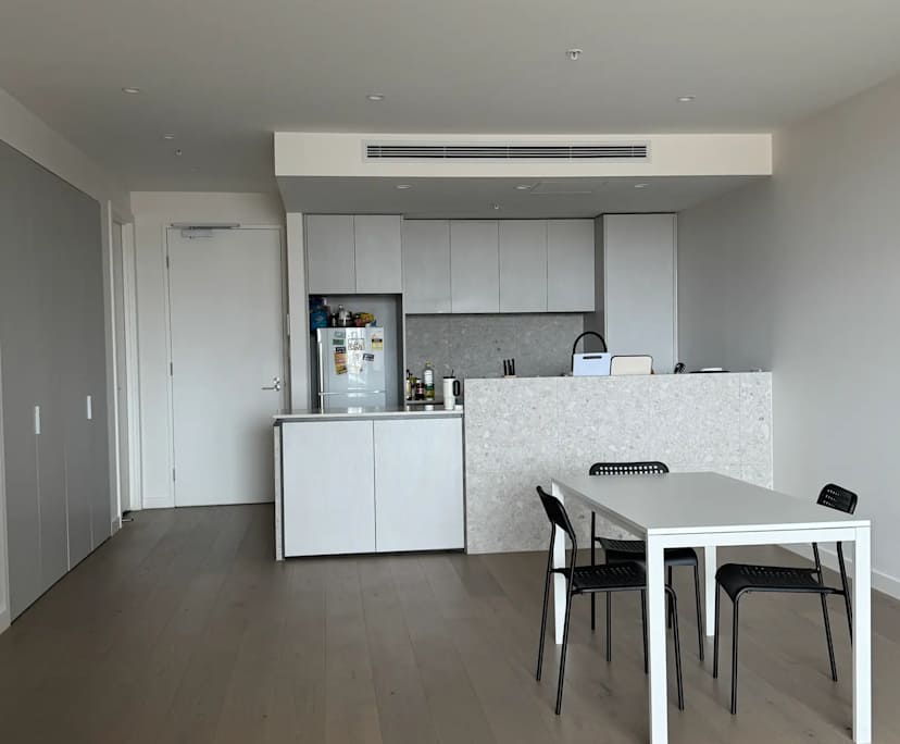 Unfurnished room with ensuite in a flatshare