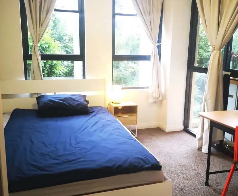 Furnished room with ensuite in a flatshare