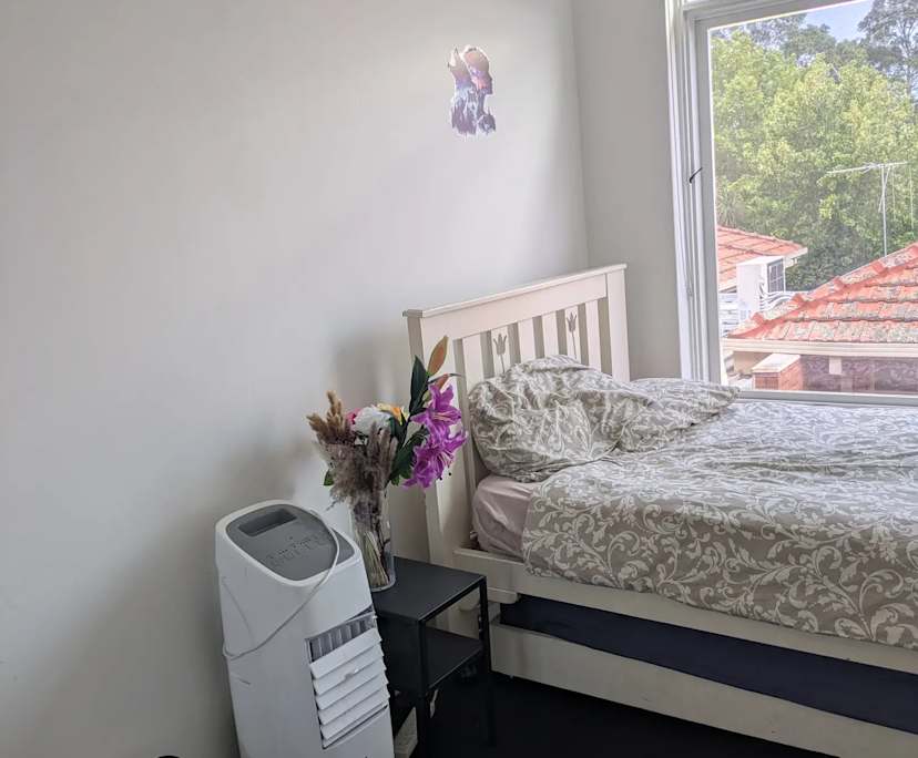 Furnished room in a flatshare