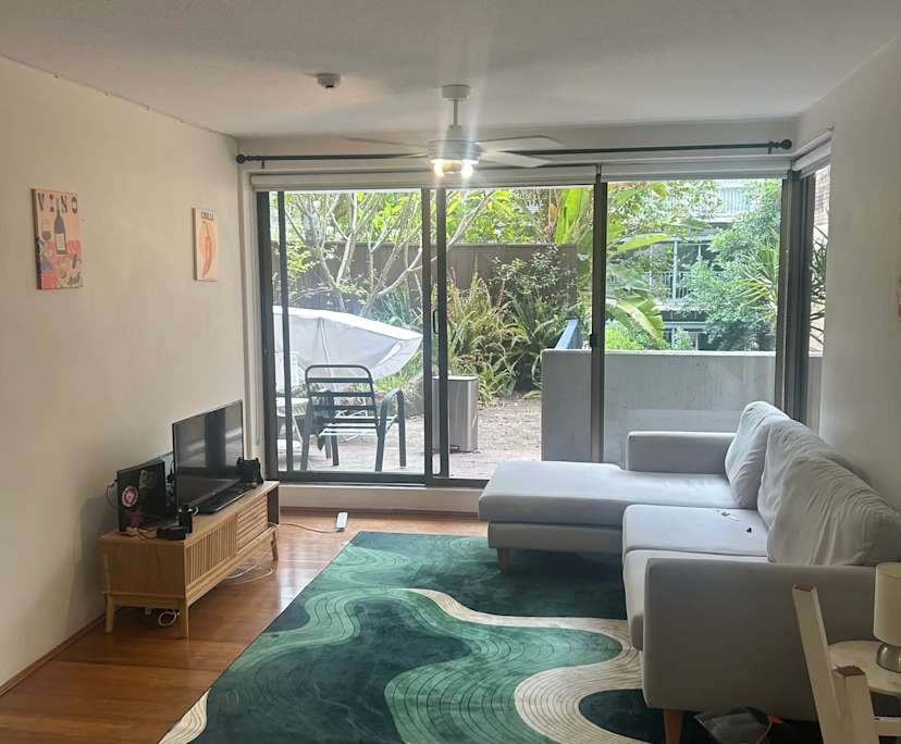 Furnished room in a flatshare