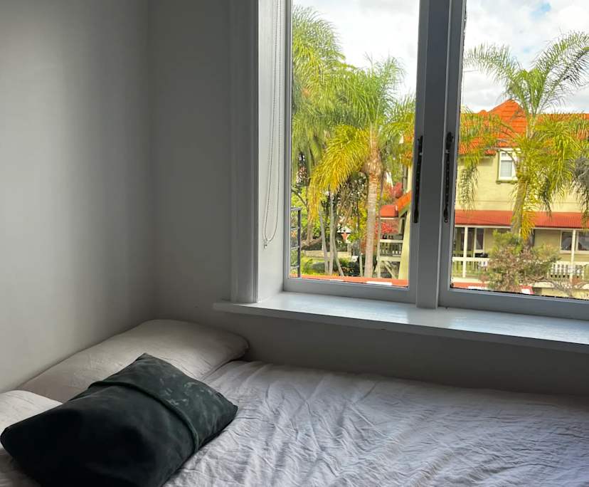 Furnished room in a flatshare
