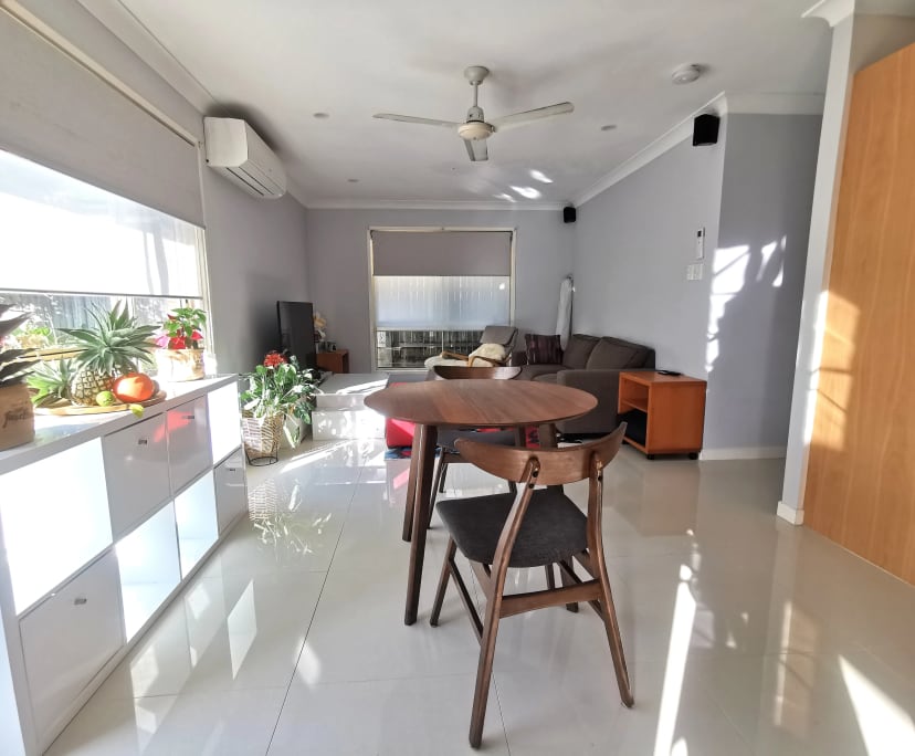Room in a share house