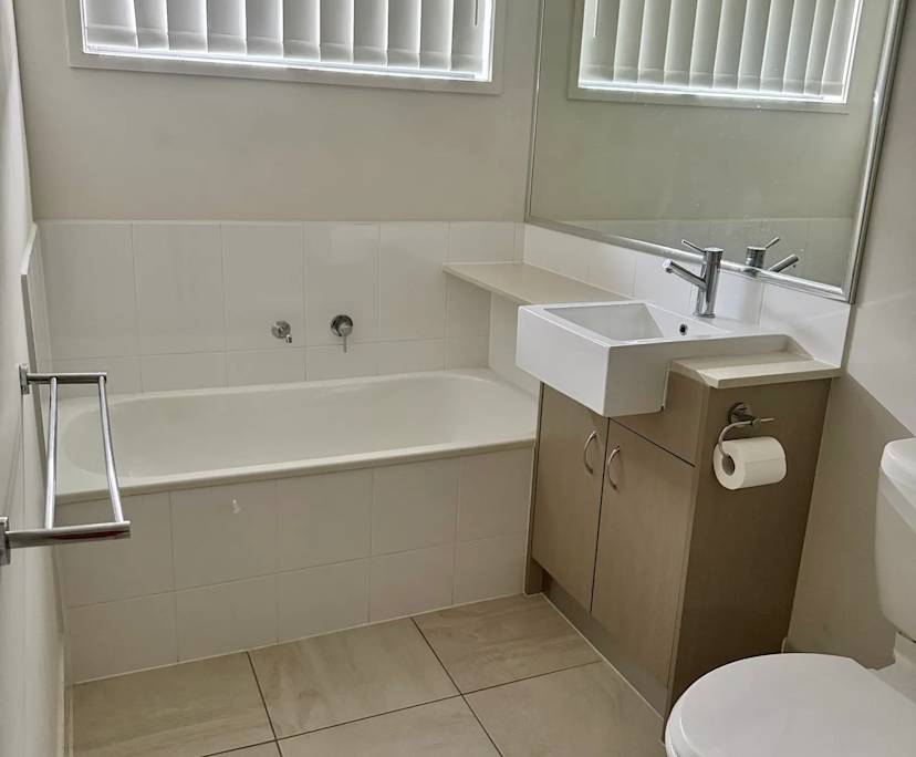 $250, Share-house, 3 bathrooms, Ellen Grove QLD 4078