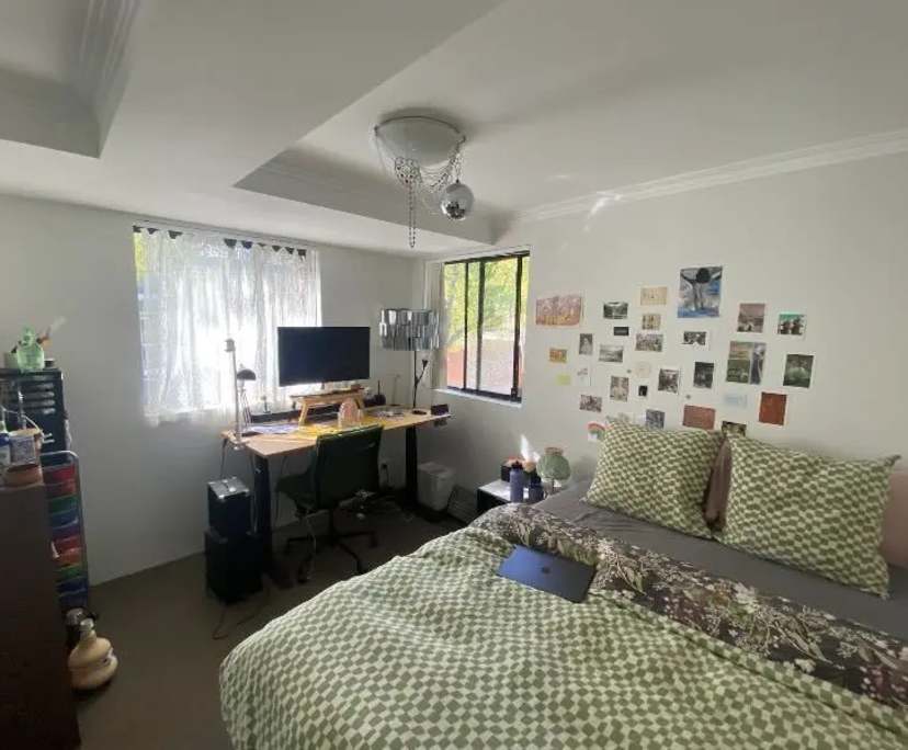 Unfurnished room in a flatshare