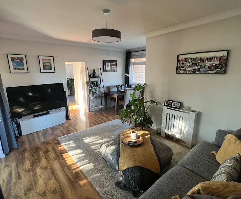 Furnished room in a flatshare