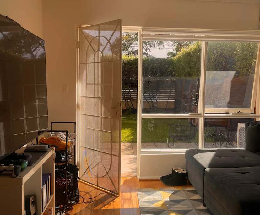Unfurnished room in a flatshare