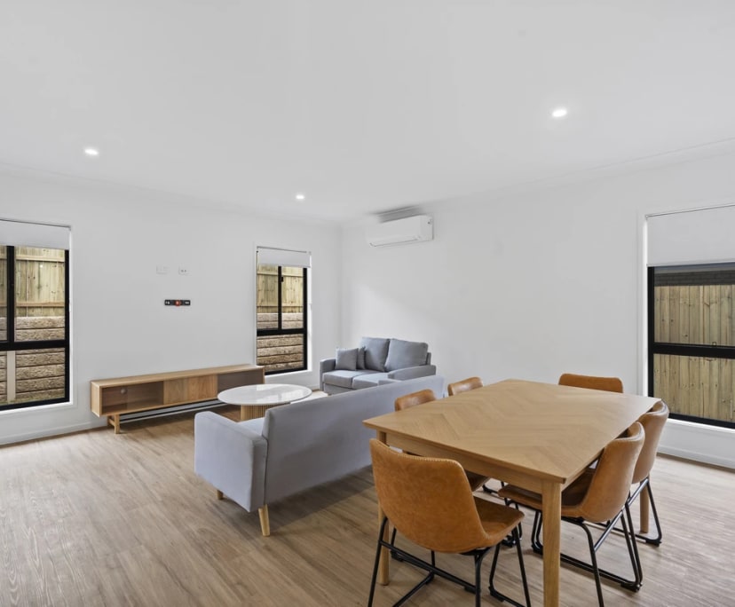 $310, Share-house, 3 bathrooms, Greenbank QLD 4124