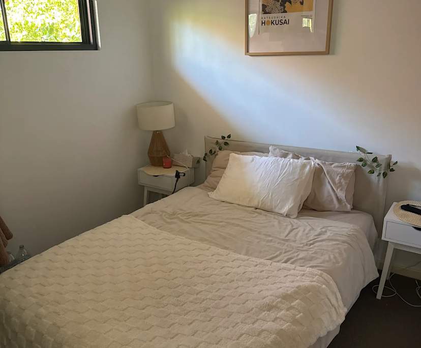 Furnished room with ensuite in a flatshare