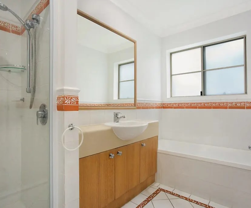 $200, Flatshare, 3 bathrooms, Main Beach QLD 4217