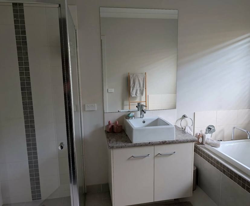 $350, Share-house, 3 bathrooms, Sandhurst VIC 3977