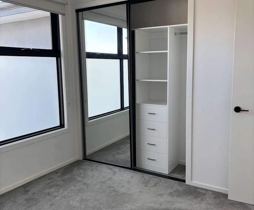 Unfurnished room in a flatshare