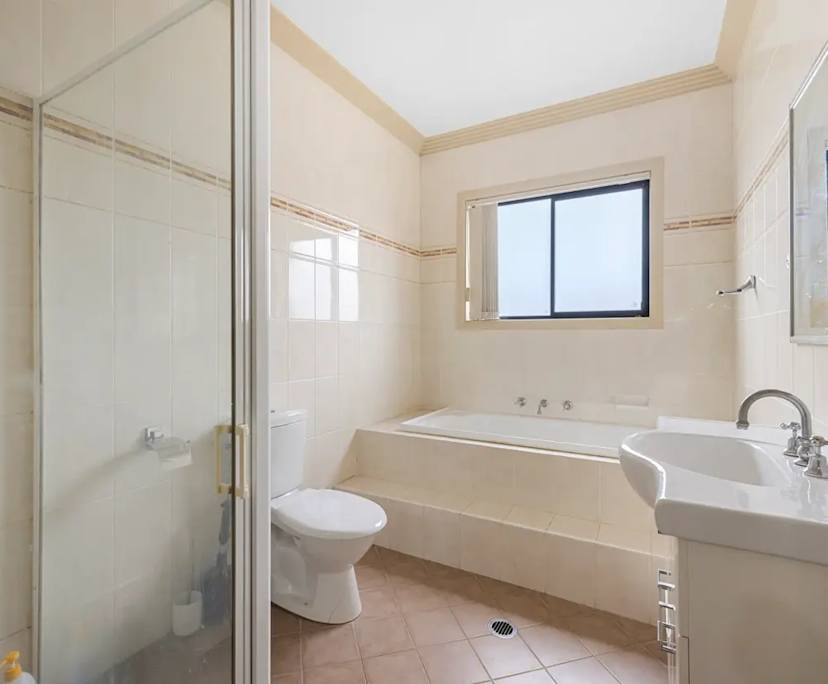 Unfurnished room in a flatshare