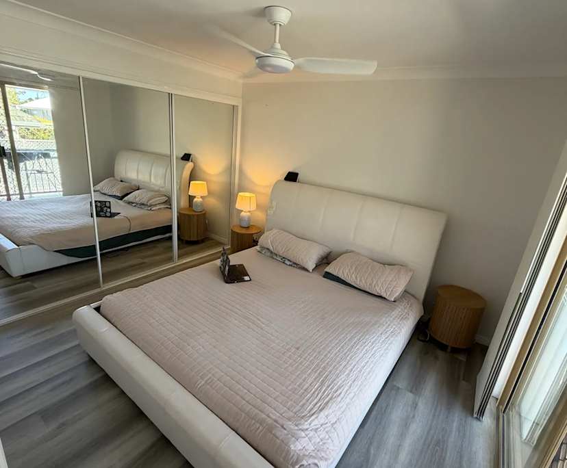 Furnished room with ensuite in a flatshare