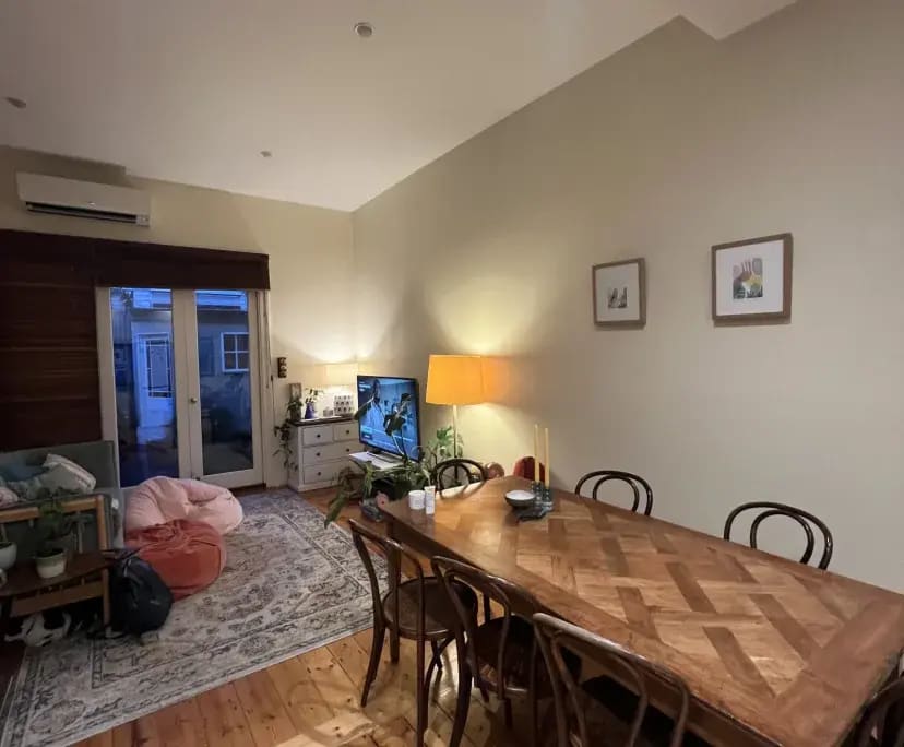 Room in a share house