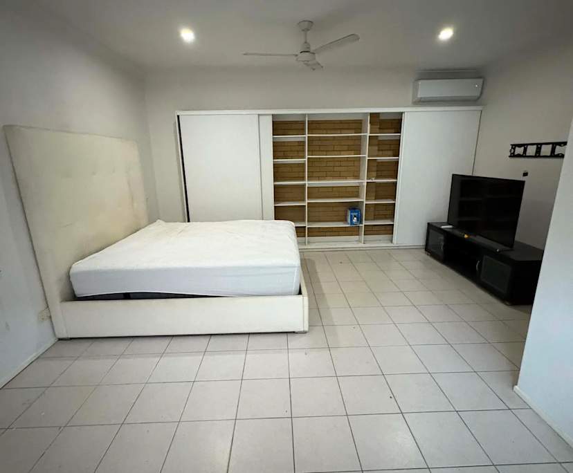 Unfurnished room in a share house