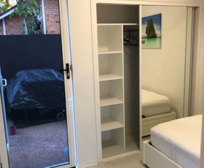 Furnished room in a flatshare
