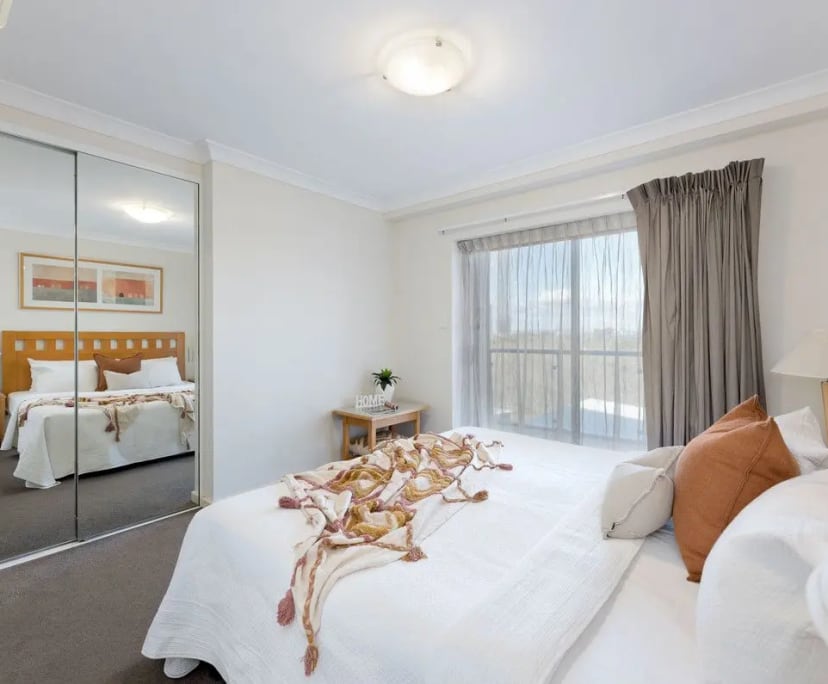 Furnished room with ensuite in a flatshare