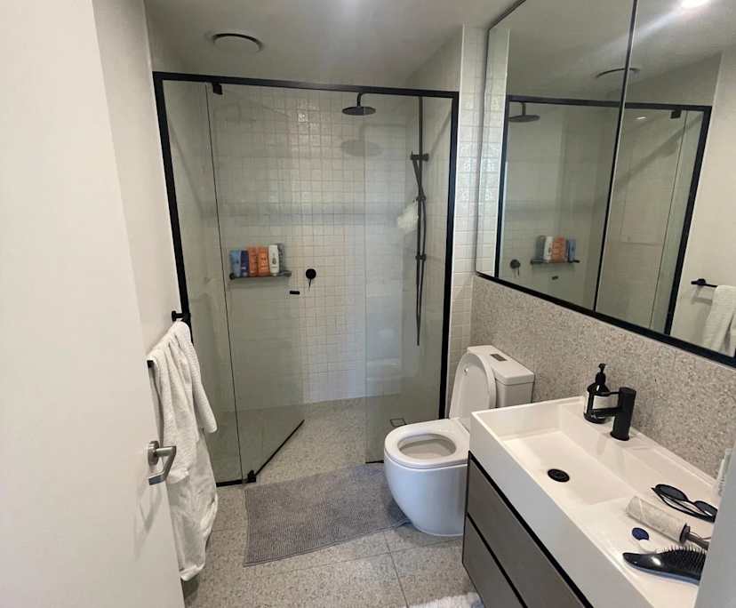 Furnished room with ensuite in a flatshare