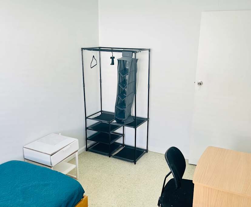 Furnished room in a flatshare