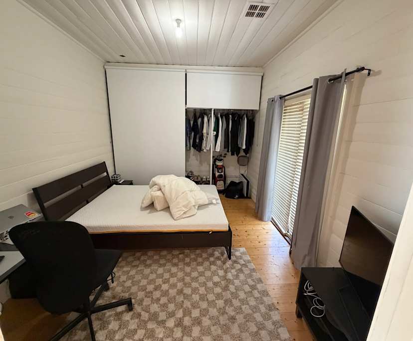 Unfurnished room in a share house