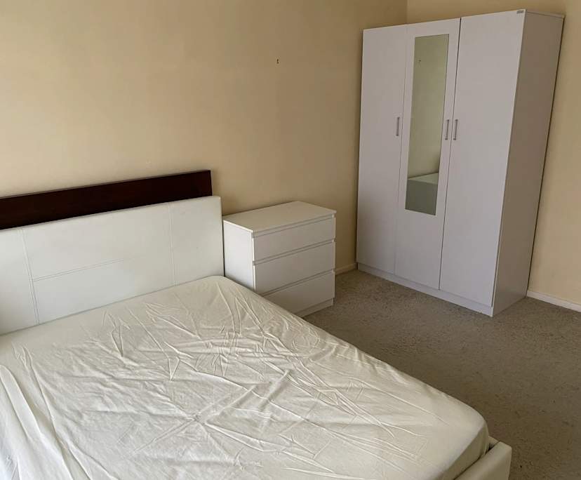 Room in a share house