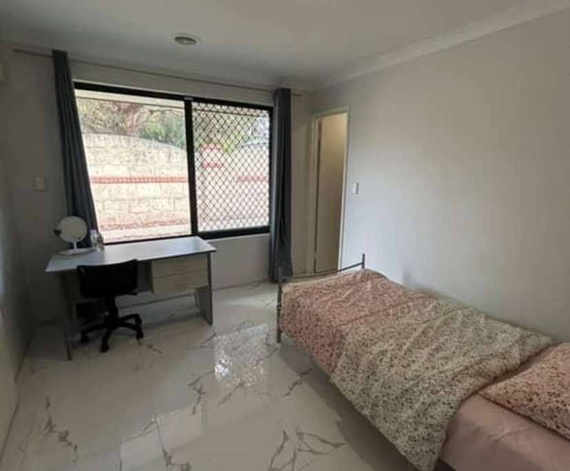 Room in a share house